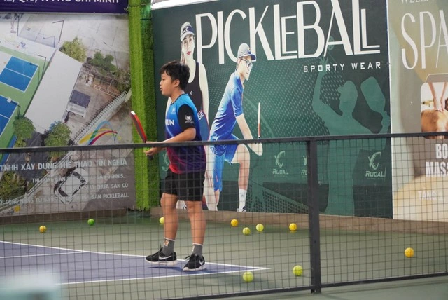 Học Sinh Thích Môn Thể Thao Pickleball