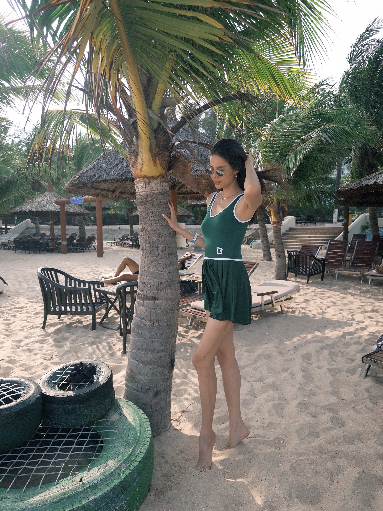 Kỳ Hân Khoe đôi Chân Dài Thon Thả