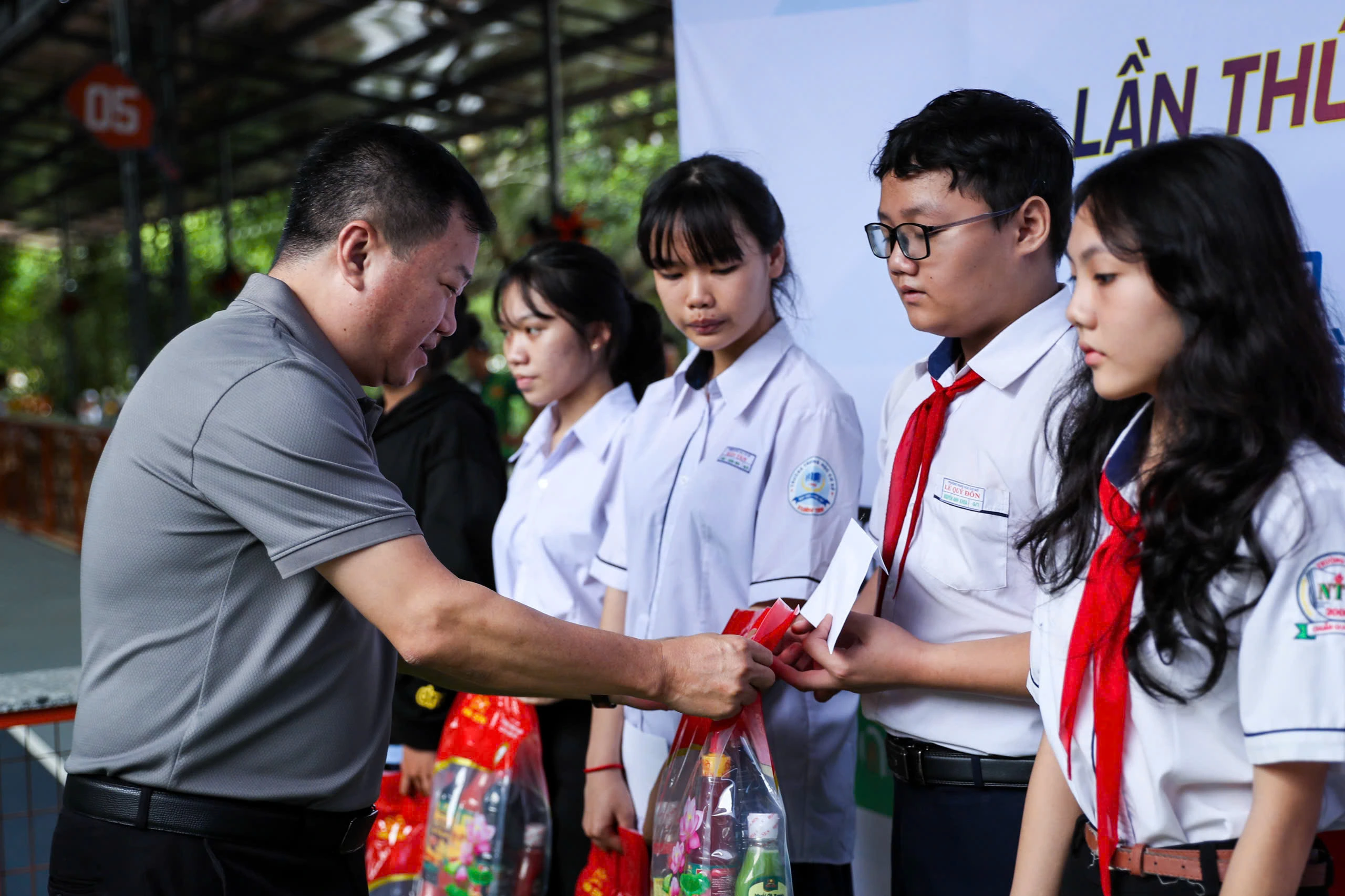 Cùng Con đi Tiếp Cuộc đời'