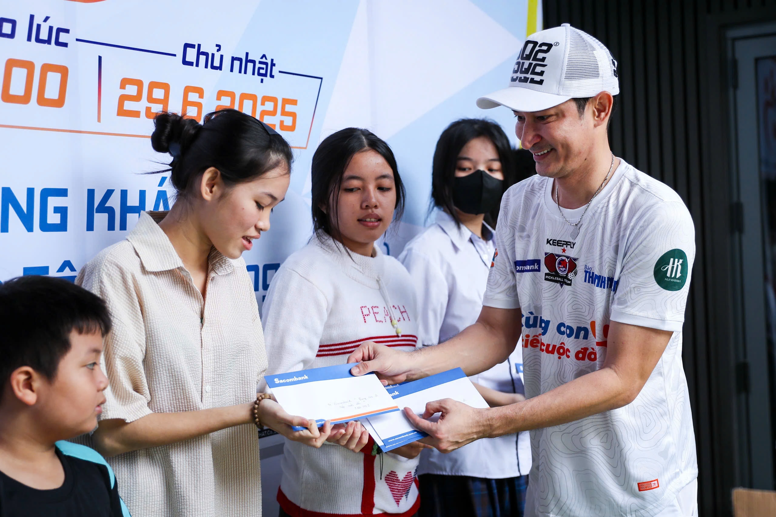 Nghệ Sĩ Huy Khánh