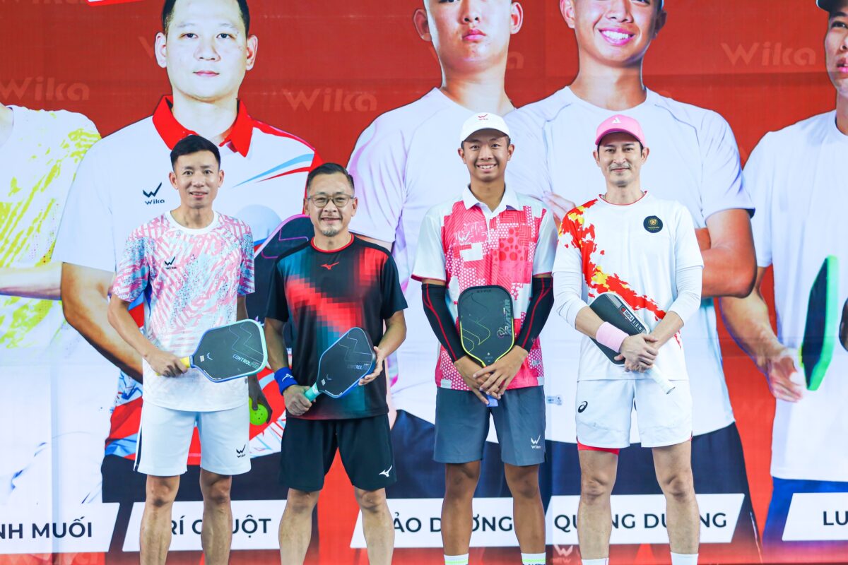 Quang Dương (áo đỏ) Trong Buổi Giao Lưu Với Nghệ Sĩ Và VĐv Pickleball Tại Tp.hcm
