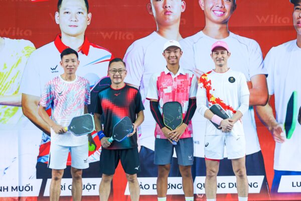 Quang Dương (áo đỏ) Trong Buổi Giao Lưu Với Nghệ Sĩ Và VĐv Pickleball Tại Tp.hcm