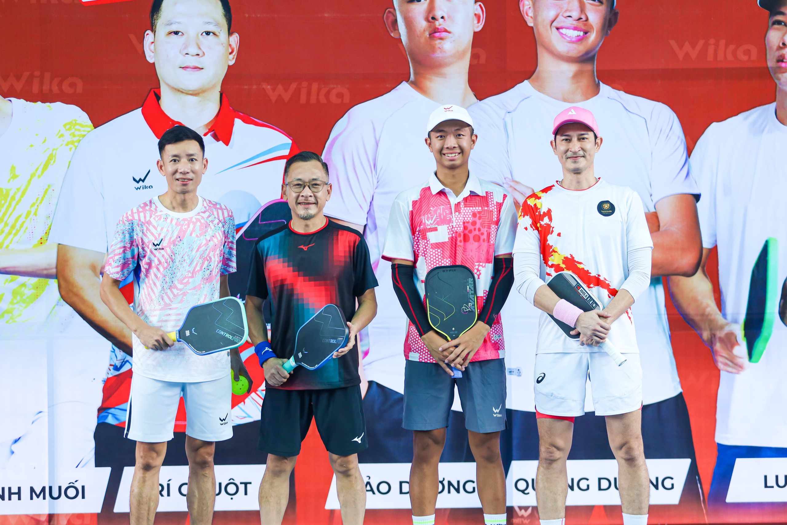 Quang Dương (áo đỏ) Trong Buổi Giao Lưu Với Nghệ Sĩ Và VĐv Pickleball Tại Tp.hcm