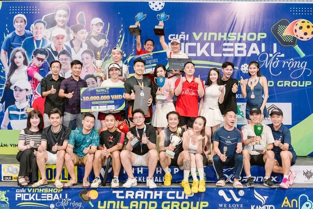 Giải Vinhshop Pickleball Mở Rộng 2025 Thu Hút Nhiều Nghệ Sĩ, Doanh Nhân Tham Gia Tranh Tài