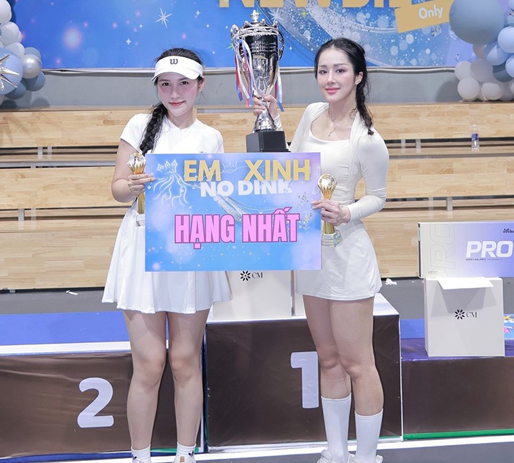 Hà Vy Cùng đồng đội Giành Chức Vô địch