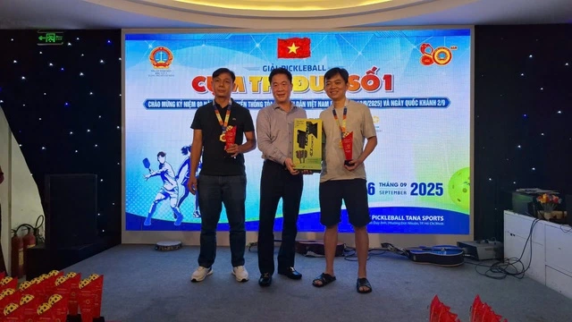 Trao Giải Nội Dung đôi Nam