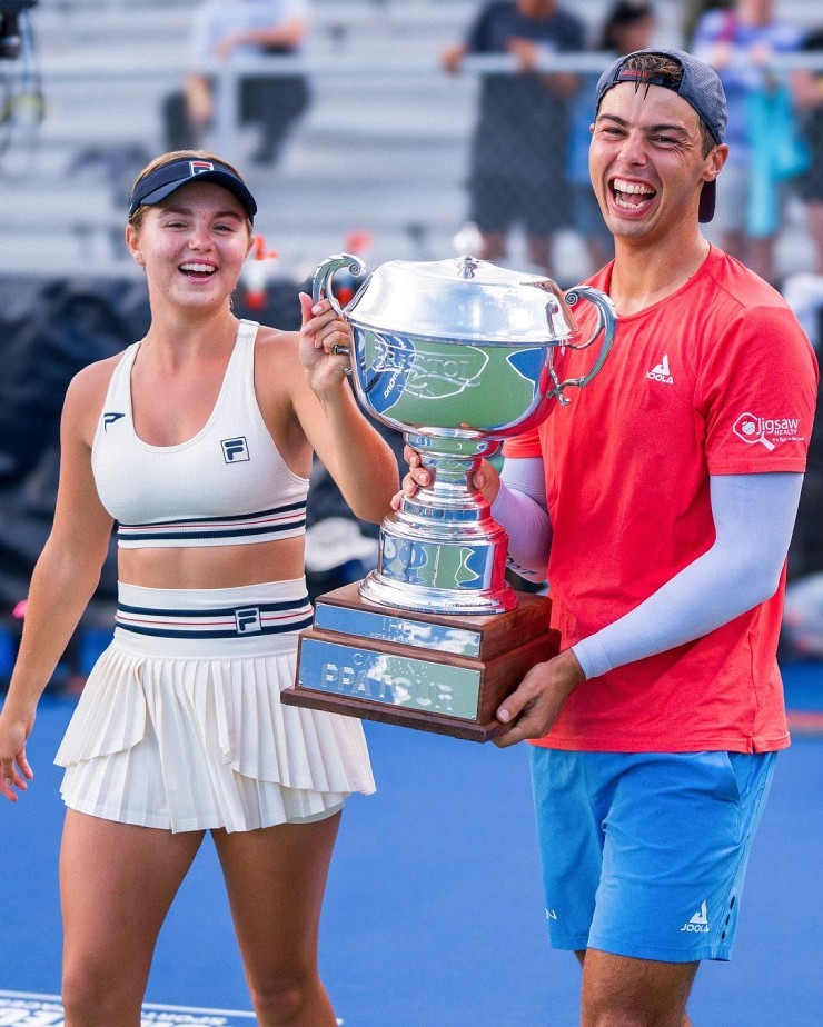 Anna Hiện Tại đã Vượt Qua Thành Tích Của Huyền Thoại Pickleball Ben Johns (bên Phải)