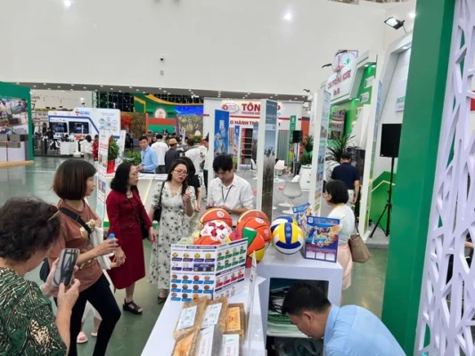 Gian Hàng Trưng Bày Các Sản Phẩm Của Công Ty Tại Hội Chợ Mùa Thu