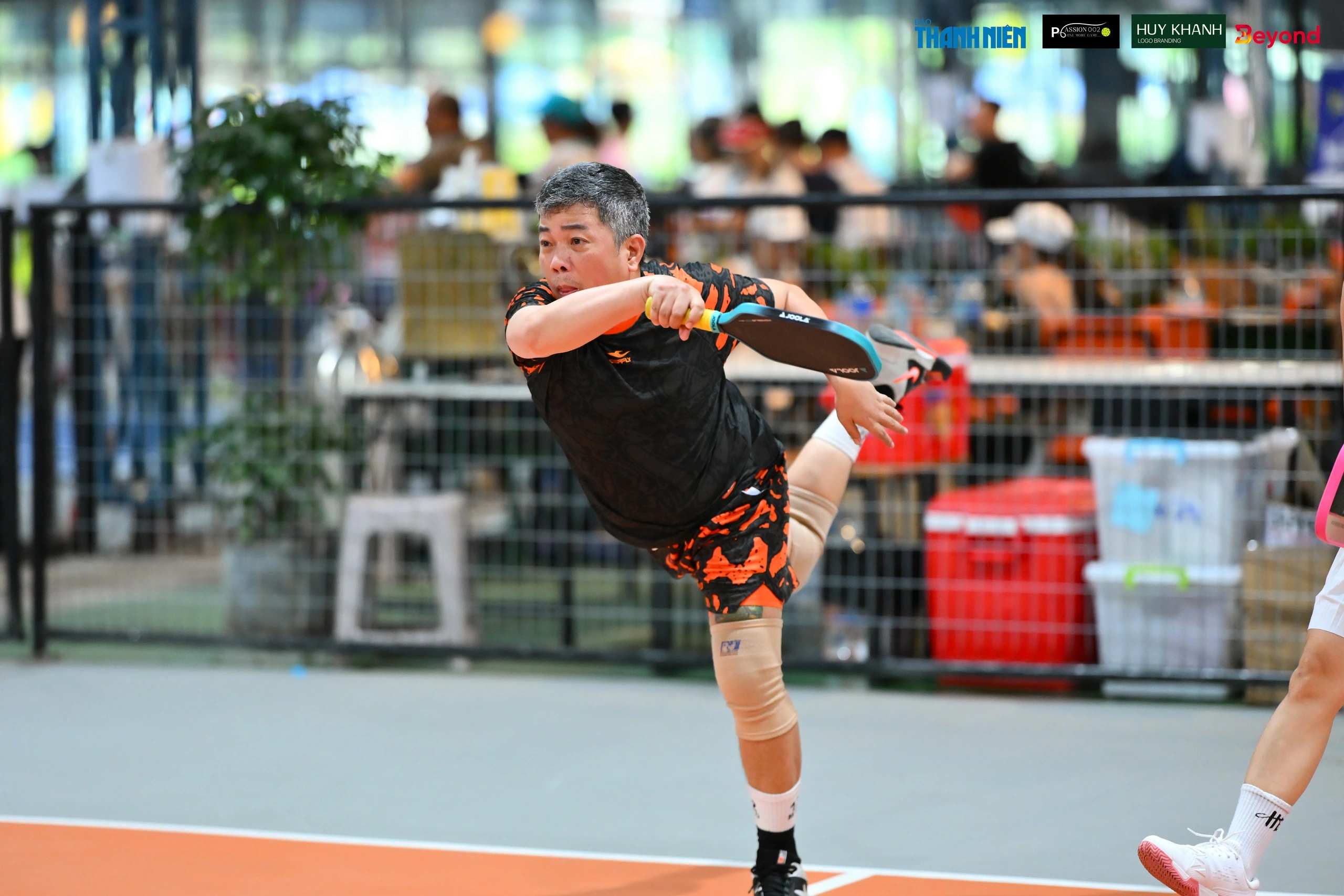 Nghệ Sĩ Hoàng Mèo Thi đấu Quyết Tâm Trên Sân 2