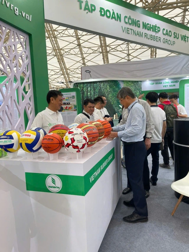 Ông Trần Công Kha, Chủ Tịch Hội đồng Quản Trị Tập đoàn Công Nghiệp Cao Su Việt Nam