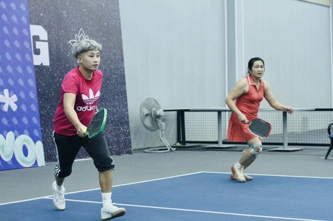 Thu Thủy (phải) Trong Một Giải Pickleball Nội Bộ Hôm 13:11, Tại Long Biên, Hà Nội. Ảnh- Phan Dương