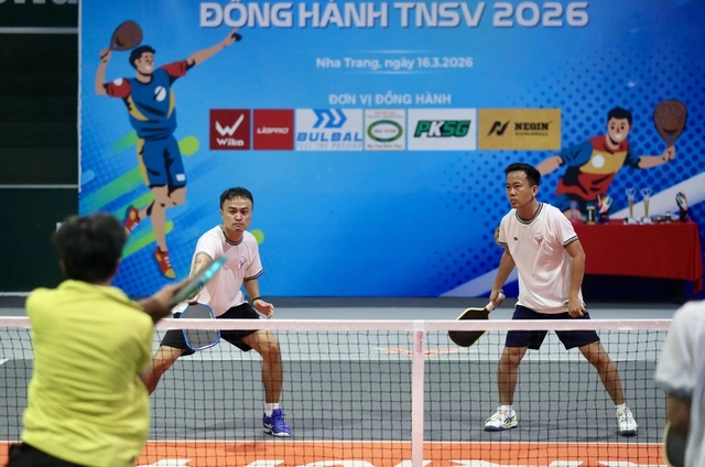 Giải pickleball thắt chặt tình cảm giữa những người cống hiến cho giải TNSV THACO cup 2026 13 2 Thầy Giáo Của Trường Đh Nha Trang Chơi Bền Bỉ, Kỹ Thuật Giành Hcb