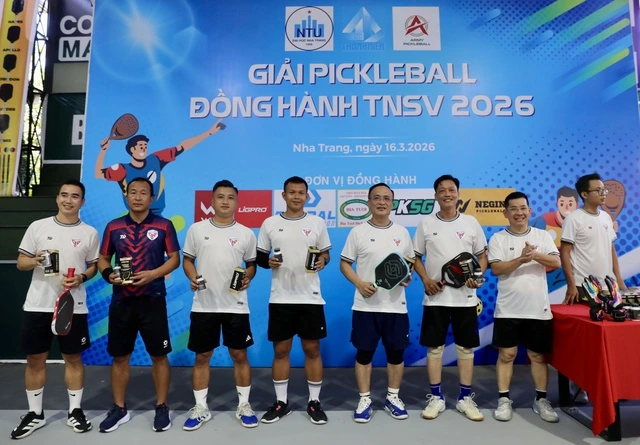 Giải pickleball thắt chặt tình cảm giữa những người cống hiến cho giải TNSV THACO cup 2026 12 Ai Nấy đều Rạng Rỡ Vì Có Quà Mang Về