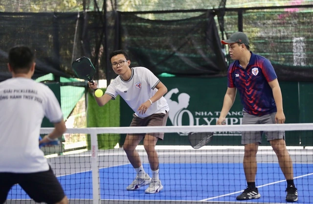 Giải pickleball thắt chặt tình cảm giữa những người cống hiến cho giải TNSV THACO cup 2026 9 Cặp Nghi Thạo (phải) - Nguyên Khang Chỉ Chịu Thua Nhà Vô địch Thanh Tùng - Minh Đạt Và Á Quân Anh Tú - Minh Thắng