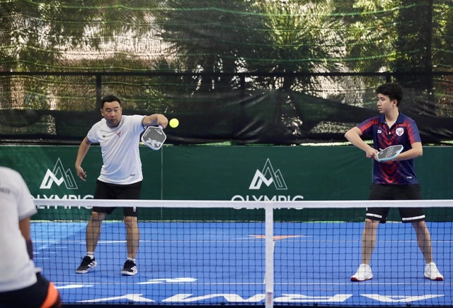 Giải pickleball thắt chặt tình cảm giữa những người cống hiến cho giải TNSV THACO cup 2026 7 Cặp Quốc Việt (trái) - Hồng Nam được Ví Là Bảo Dương - Quang Dương Của Báo Thanh Niên Nhờ Lối đánh Tương đồng 2 VĐv Việt Kiều Trẻ Tuổi