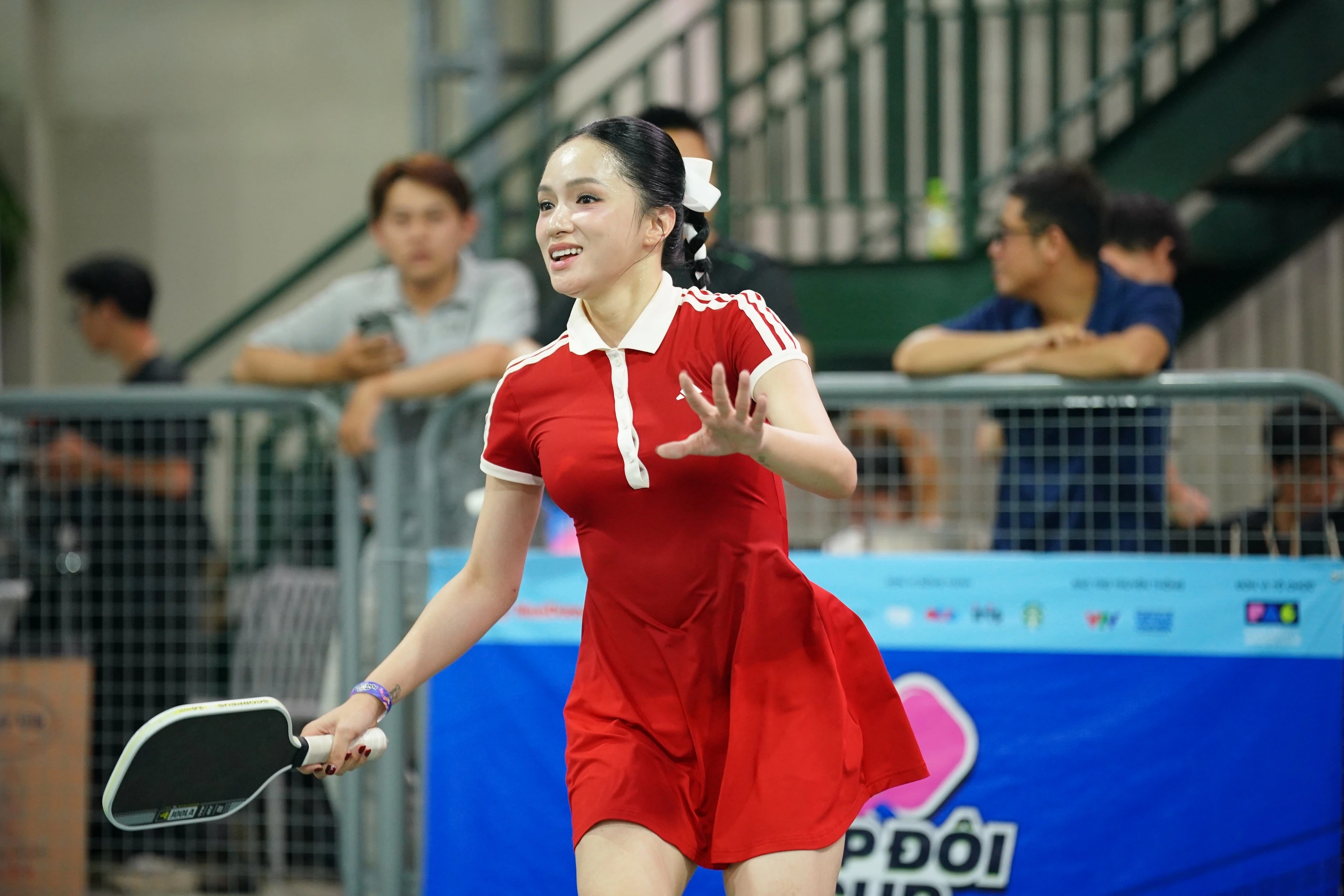 Tâm điểm Của Nội Dung Này Là Sự Xuất Hiện Của Ca Sĩ Hương Giang