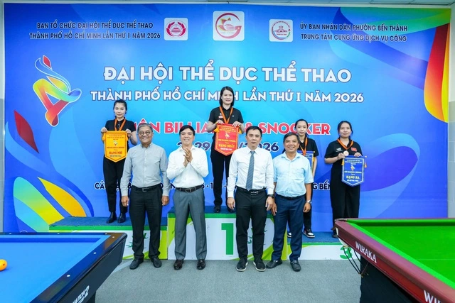 Tay Cơ Bùi Xuân Vàng (giữa) Của Phường Bến Thành Vô địch Nội Dung Pool 9 Bi đơn Nữ