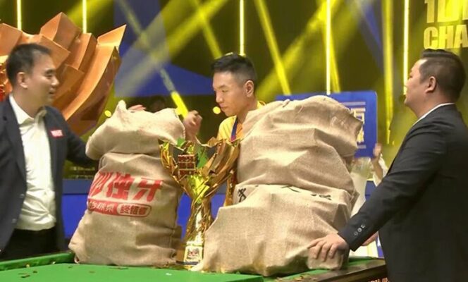 Wu Jiaqing Dùng Bao Tải đựng Núi Tiền Mặt Sau Khi Vô địch 1
