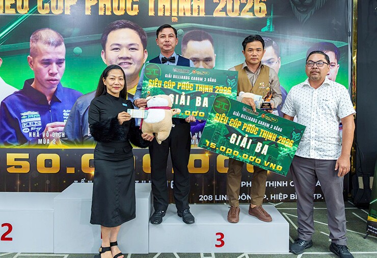 Trao Thưởng Cho 2 Cơ Thủ Giành Hạng 3